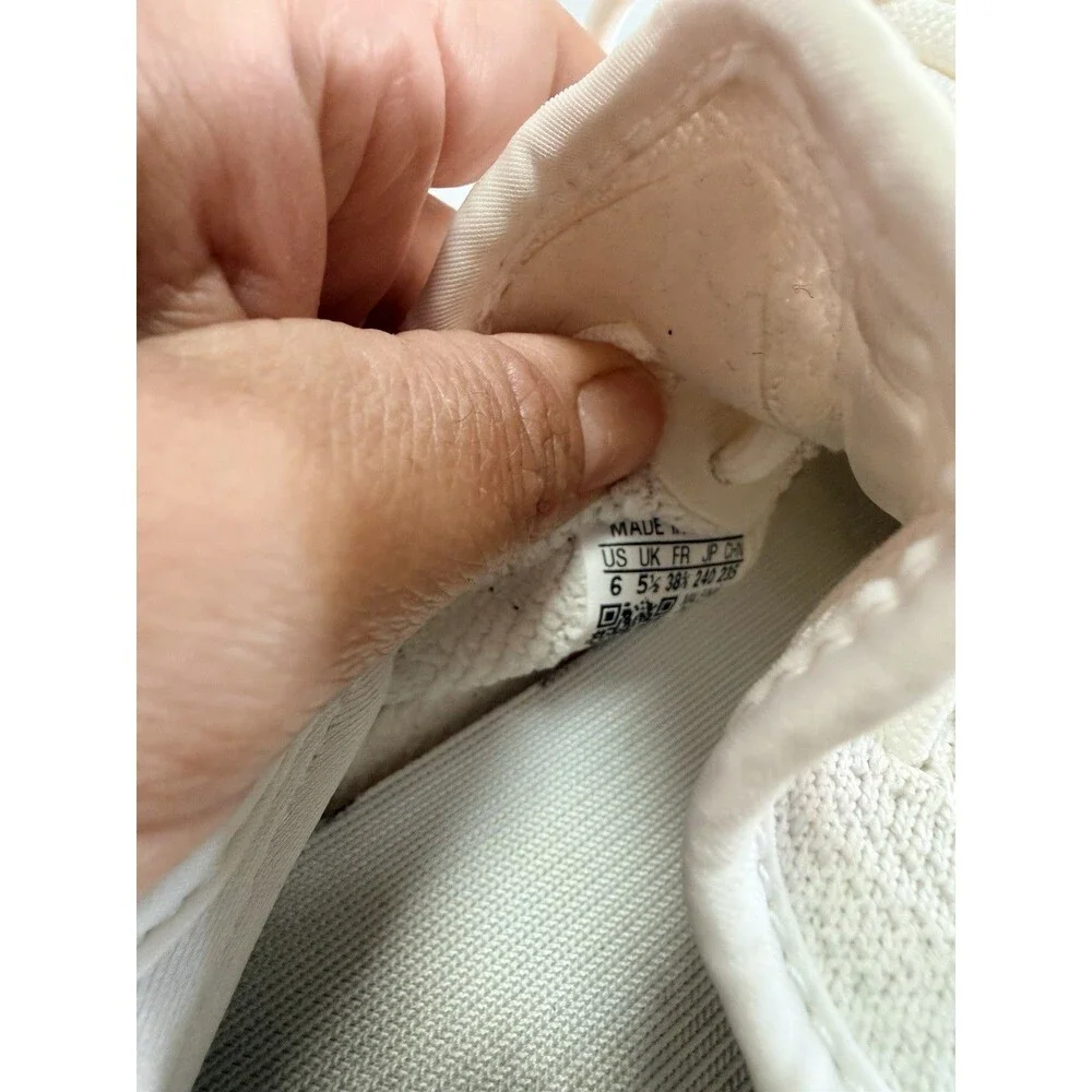 Adidas Yeezy Boost 350 V2 Light- Size 6 US (2021) GY3438